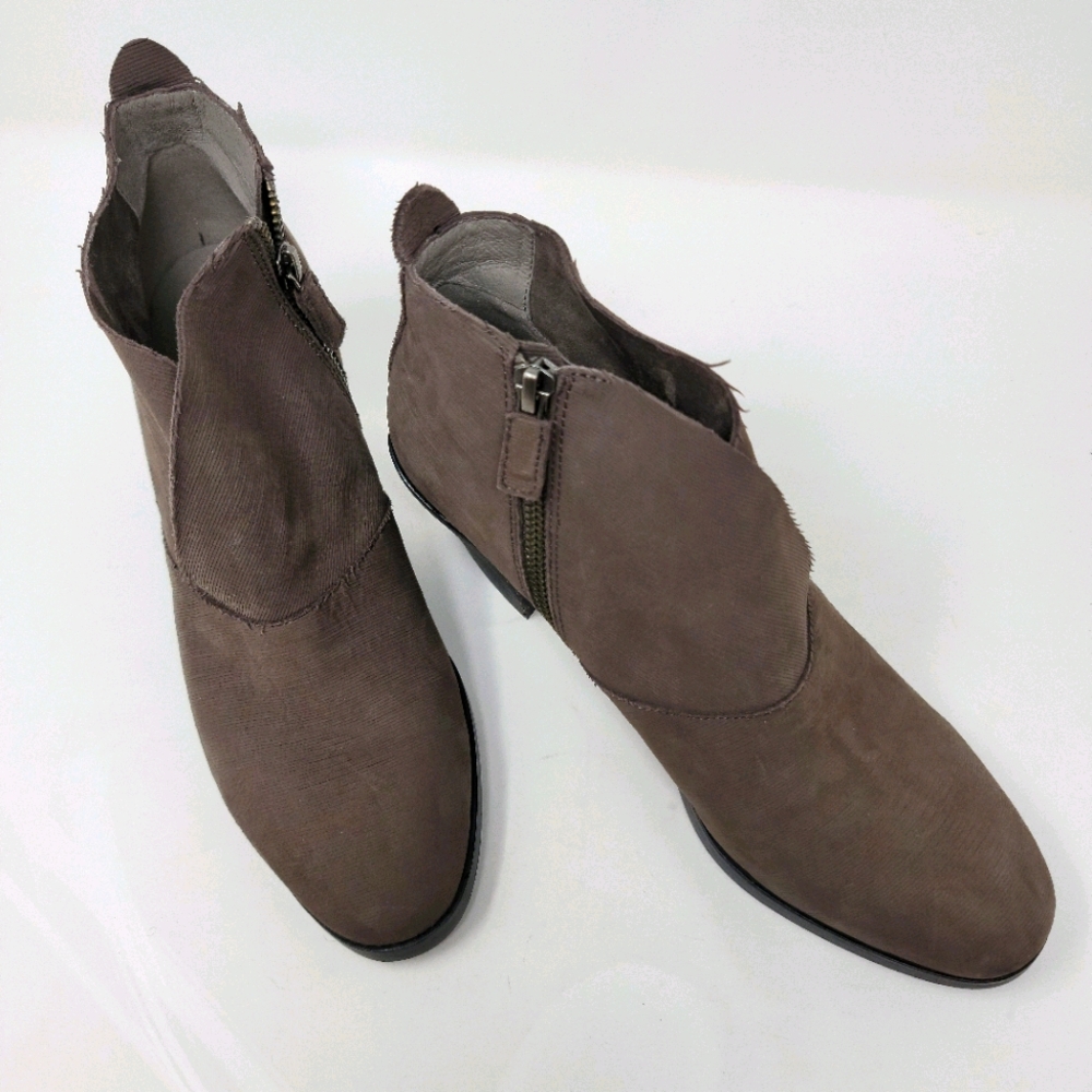 Eileen Fisher booties size 8 NEW